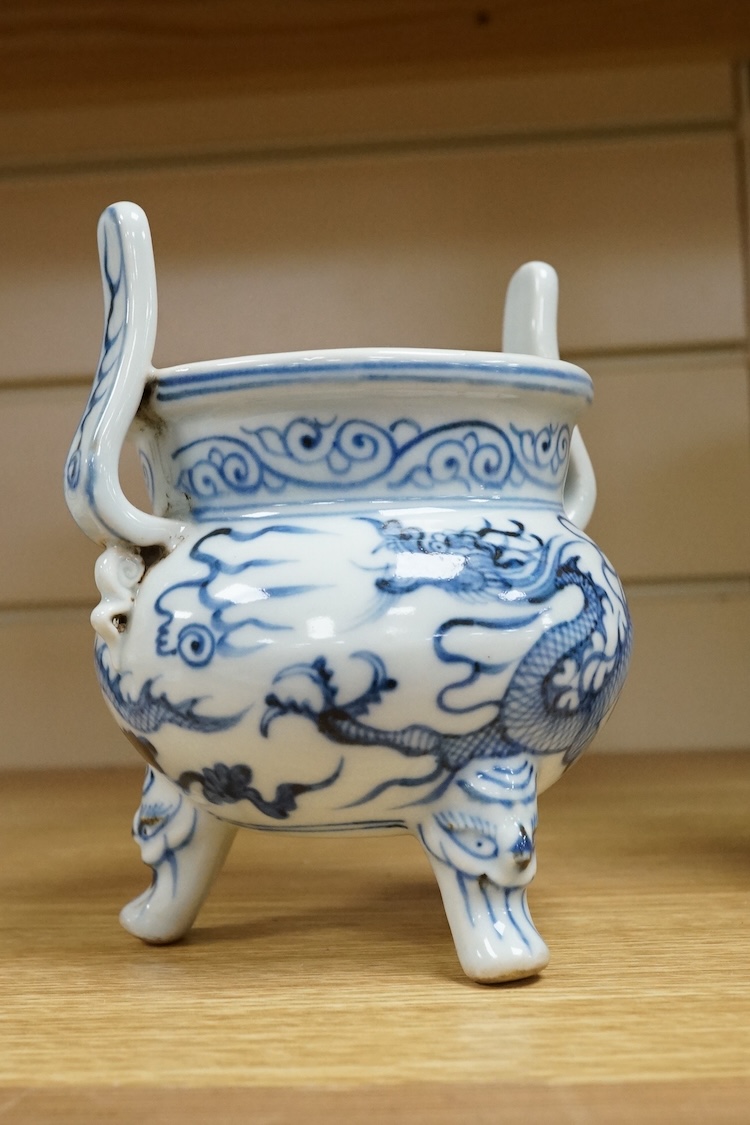 A Chinese blue and white ‘dragon’ censer, 12cm wide